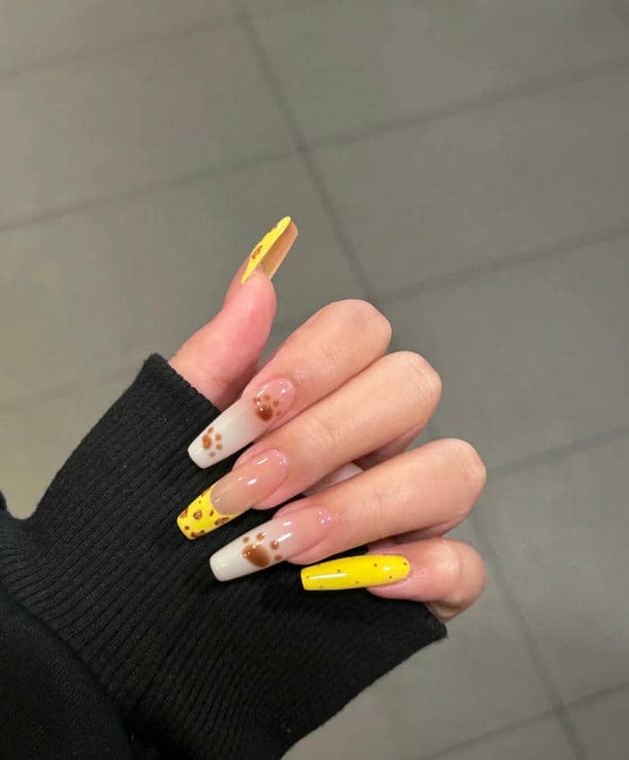 mẫu nail màu vàng nghệ