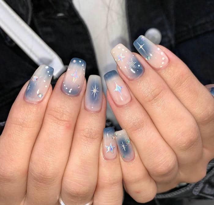 mẫu nail màu xanh dương đơn giản