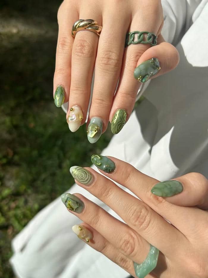 mẫu nail màu xanh ngọc bích