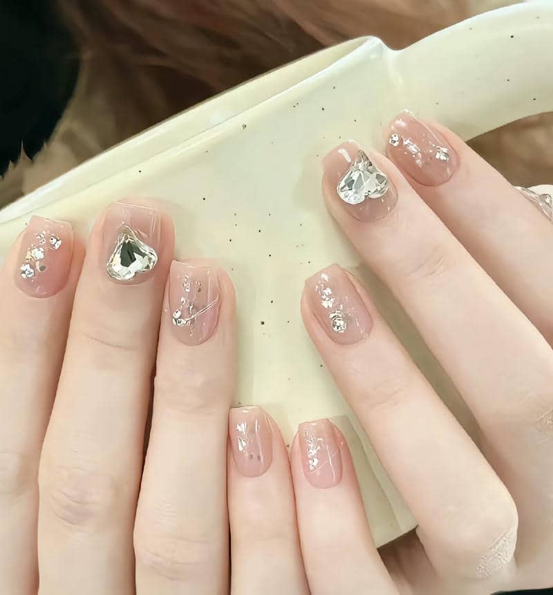 mẫu nail móng ngắn đính đá