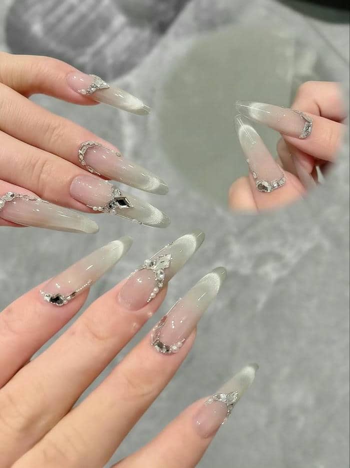 mẫu nail móng nhọn đính đá