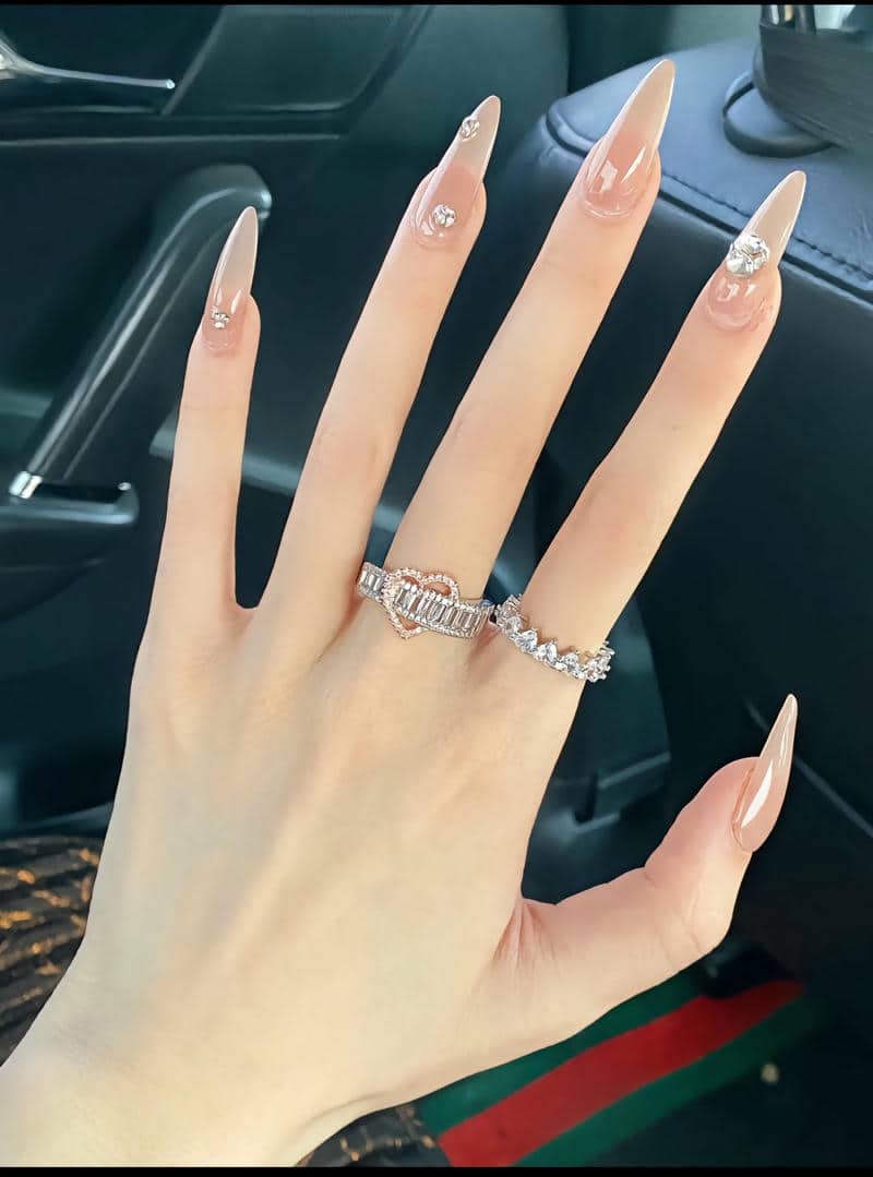 mẫu nail móng nhọn tròn
