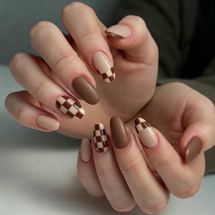 mẫu nail nâu đơn giản