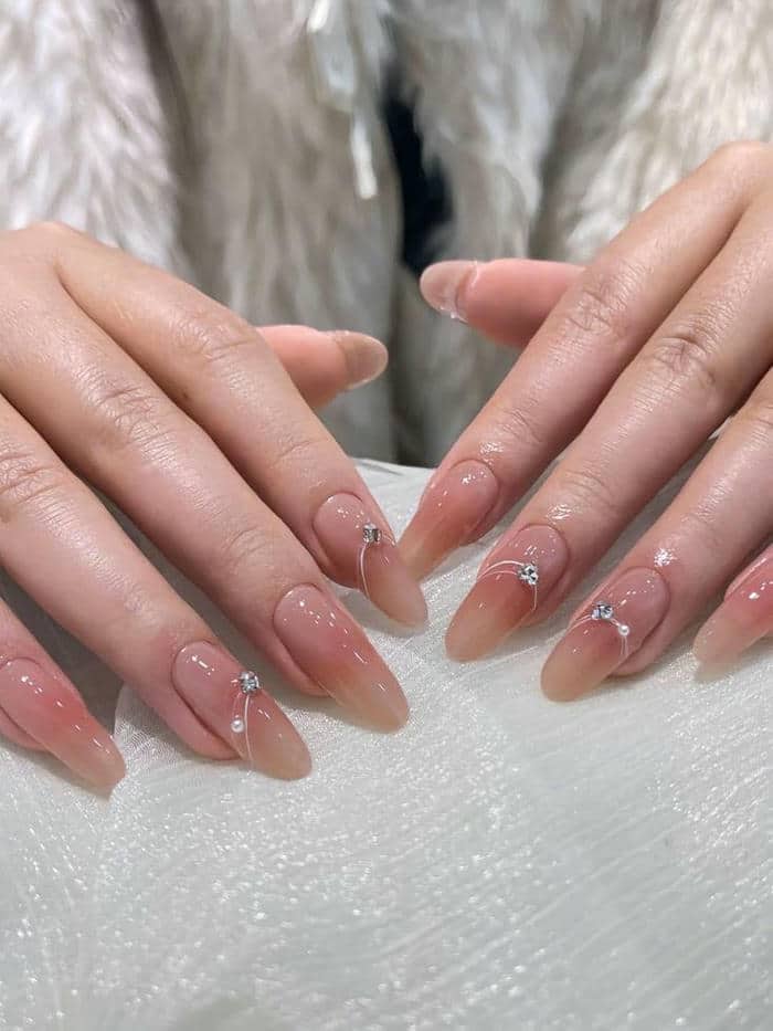 mẫu nail nhẹ nhàng sang chảnh