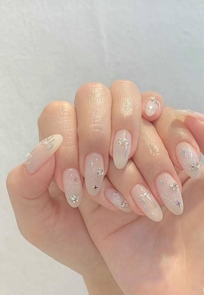 màu nail nhẹ nhàng tôn da