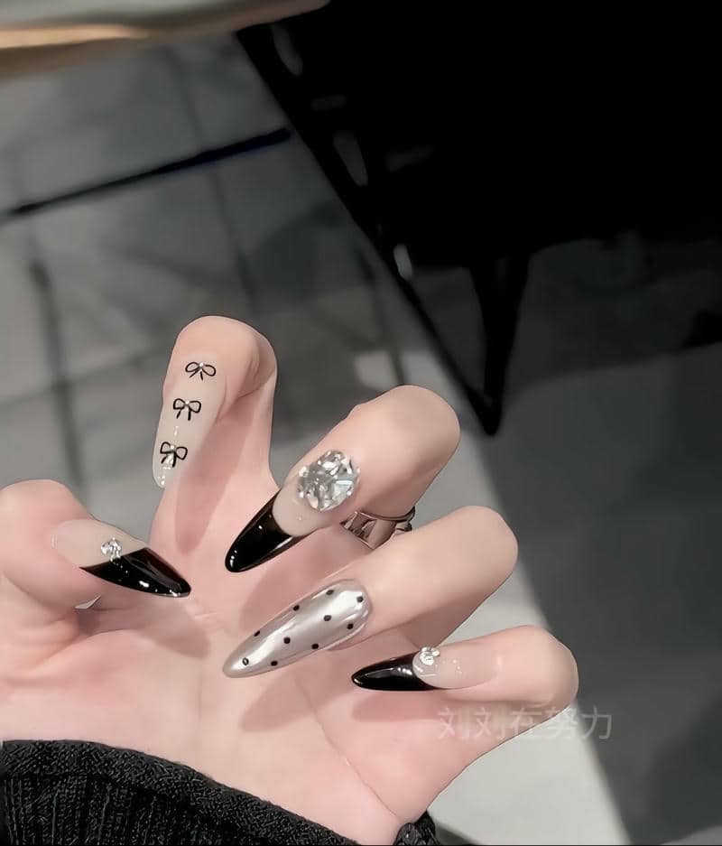mẫu nail nhọn đen