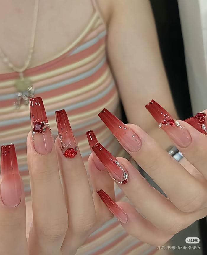 mẫu nail ombre đỏ trắng