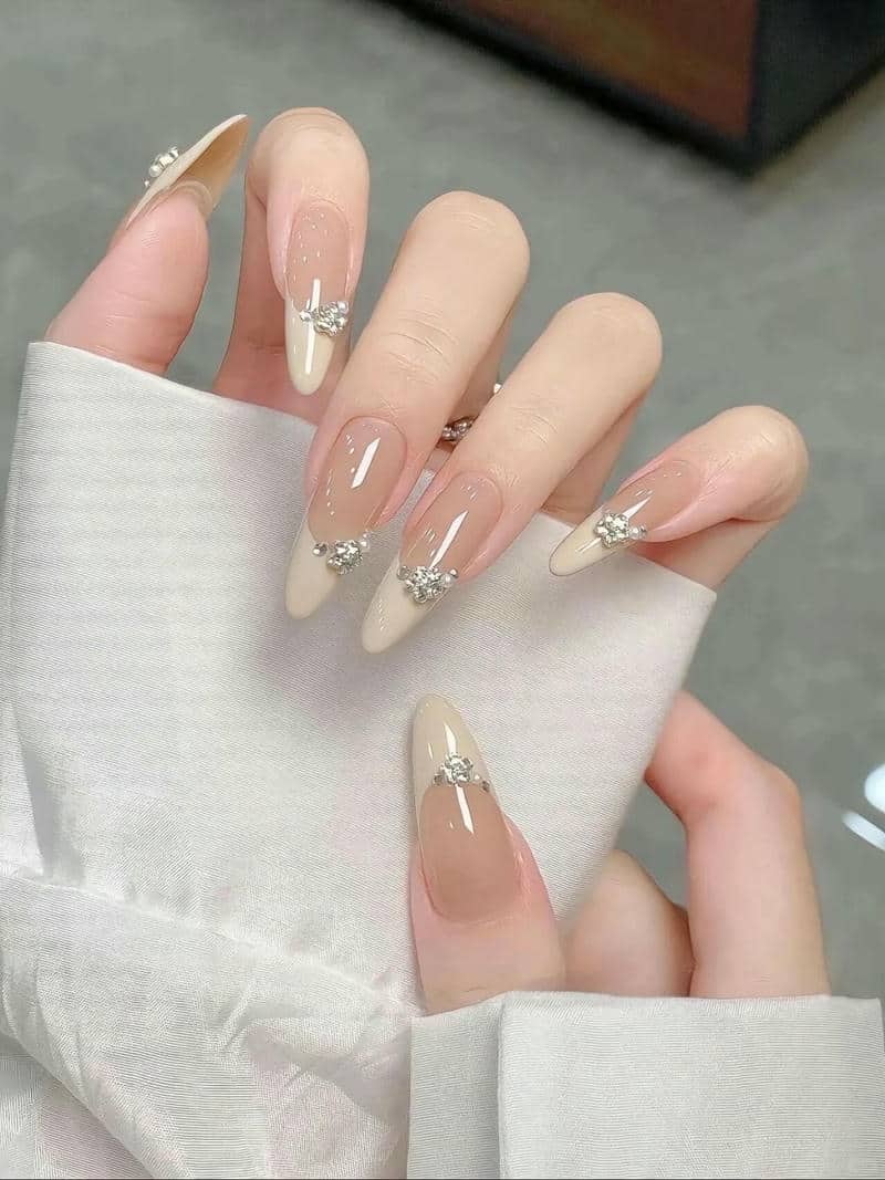 mẫu nail sơn đầu móng đẹp