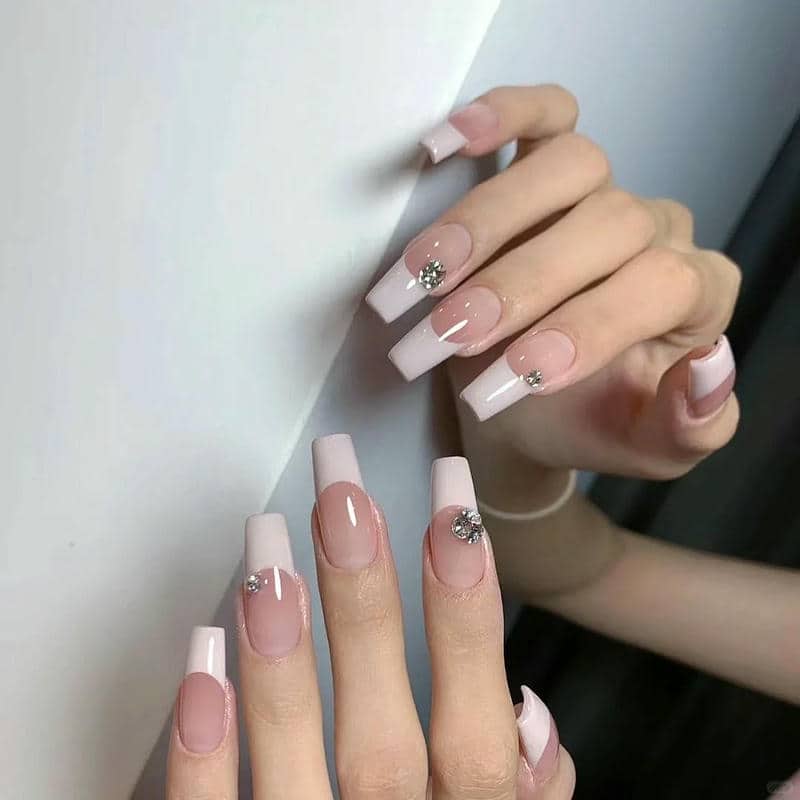 mẫu nail sơn đầu móng đính đá