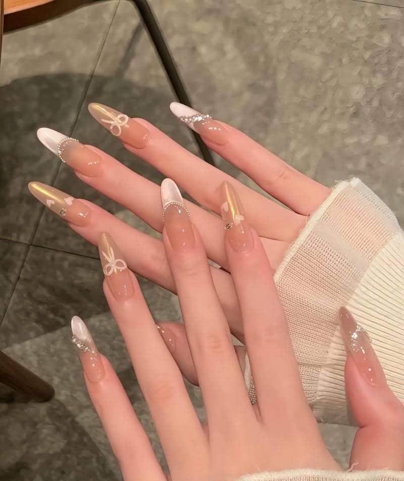 mẫu nail thạch mắt mèo đính đá