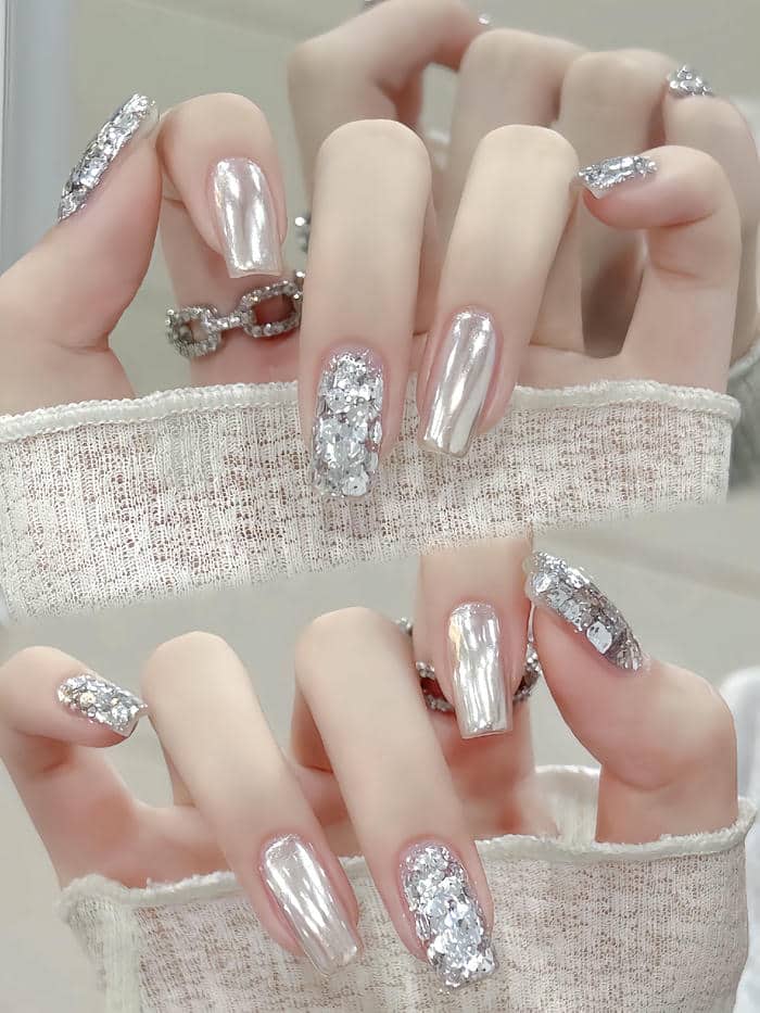 mẫu nail tráng gương nhũ bạc