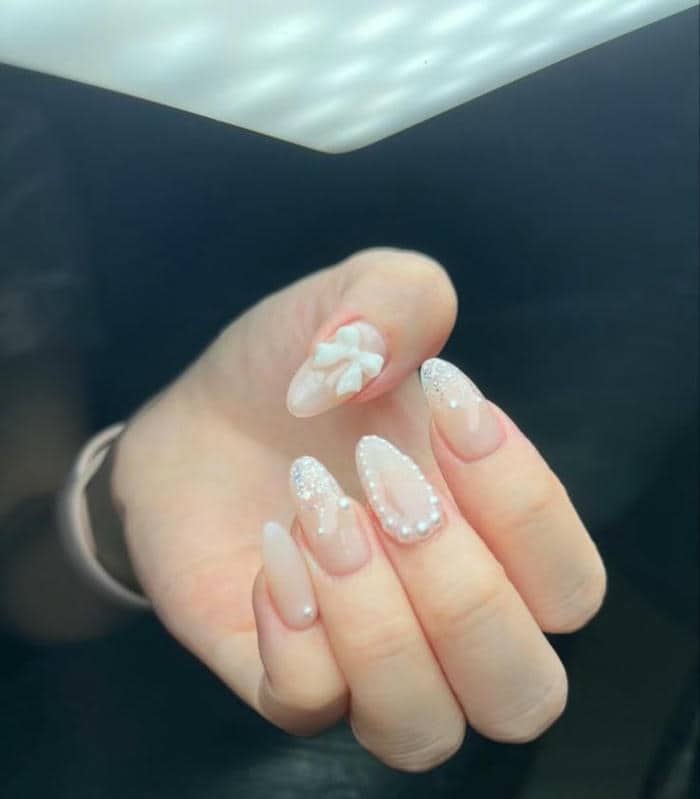 mẫu nail trắng nhẹ nhàng