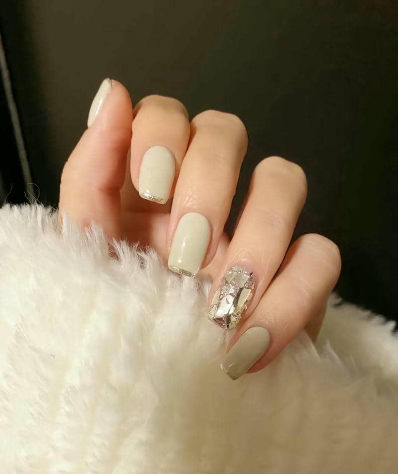 mẫu nail trắng xà cừ