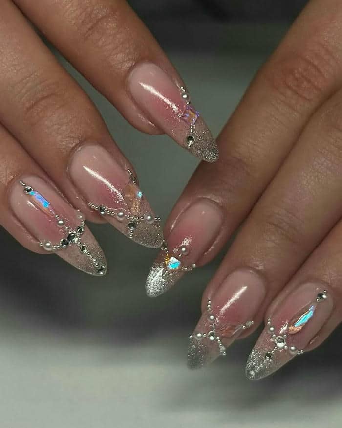 mẫu nail trong suốt kim tuyến đẹp