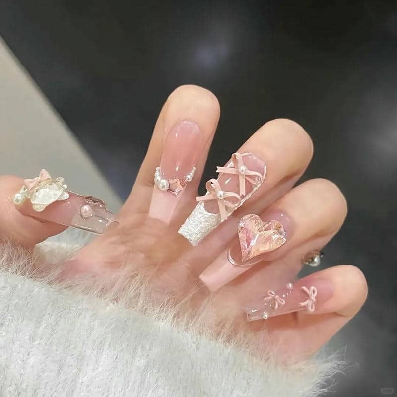 mẫu nail valentine đính đá