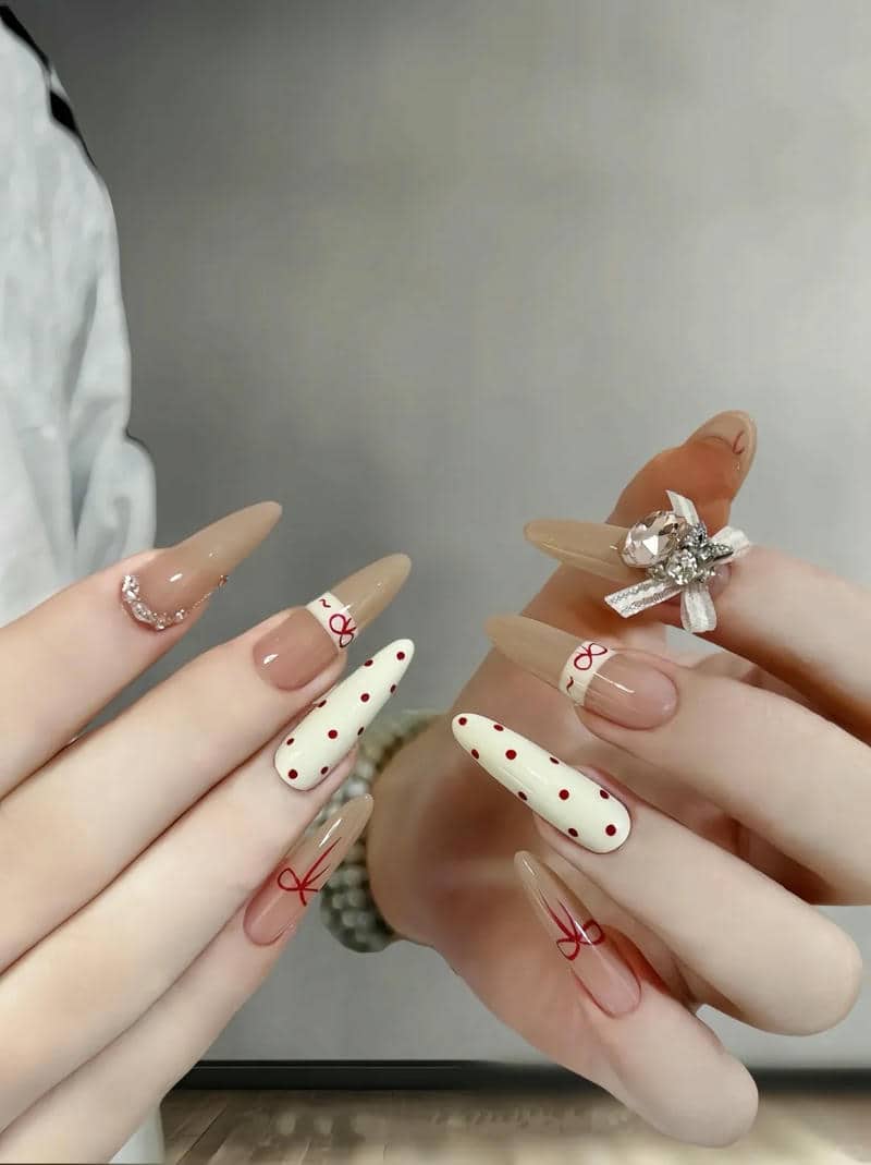 mẫu nail valentine sang chảnh