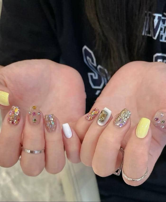 mẫu nail vàng pastel