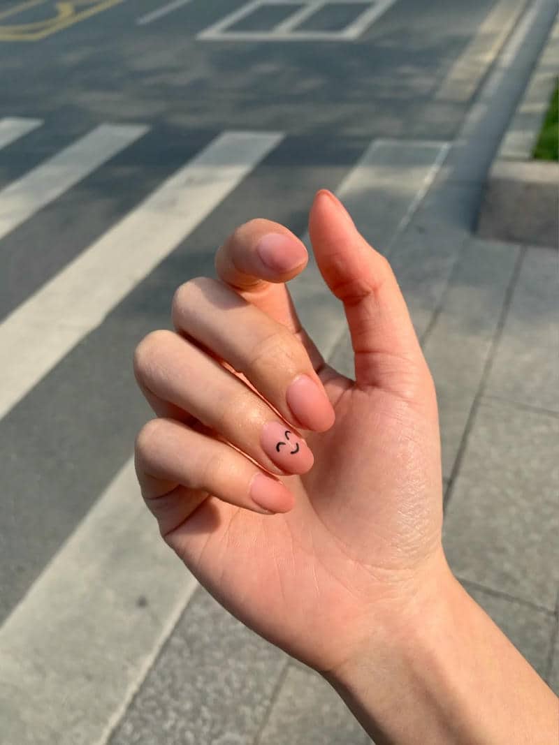 mẫu nail vẽ mặt cười cute