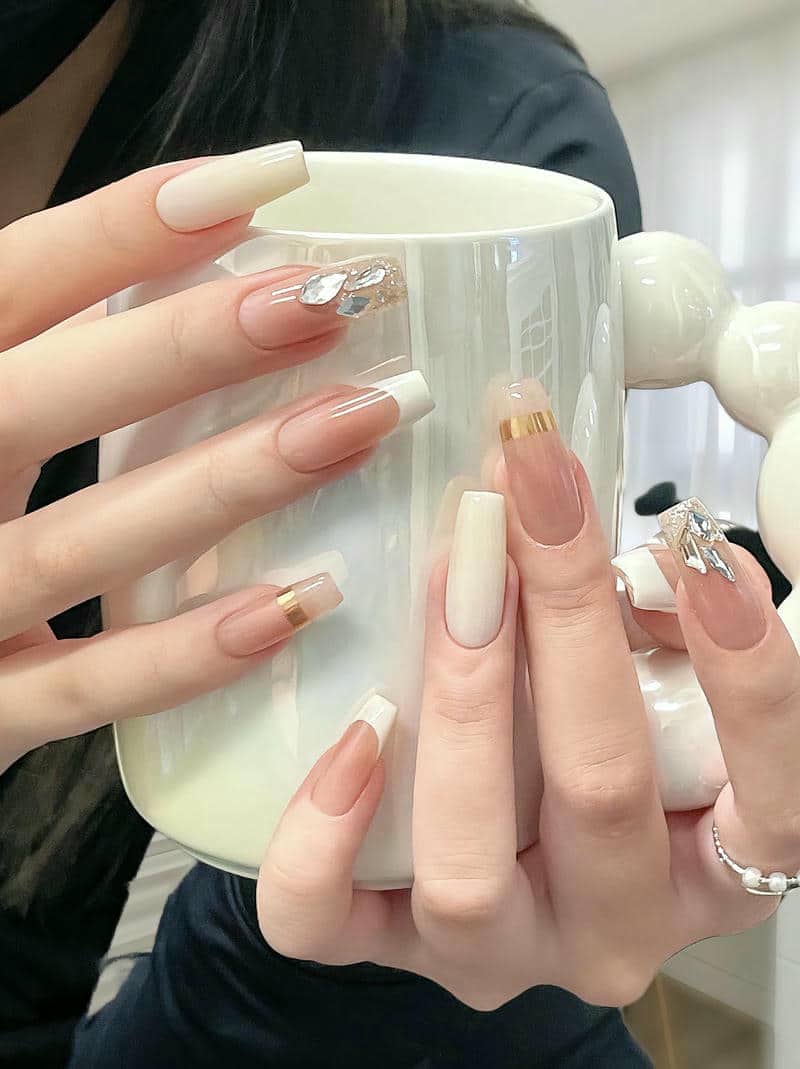 mẫu nail viền trắng
