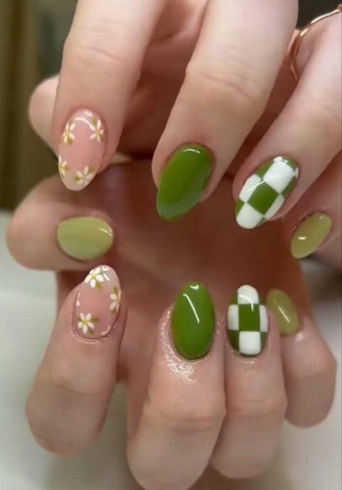 mẫu nail xanh bơ kẻ caro