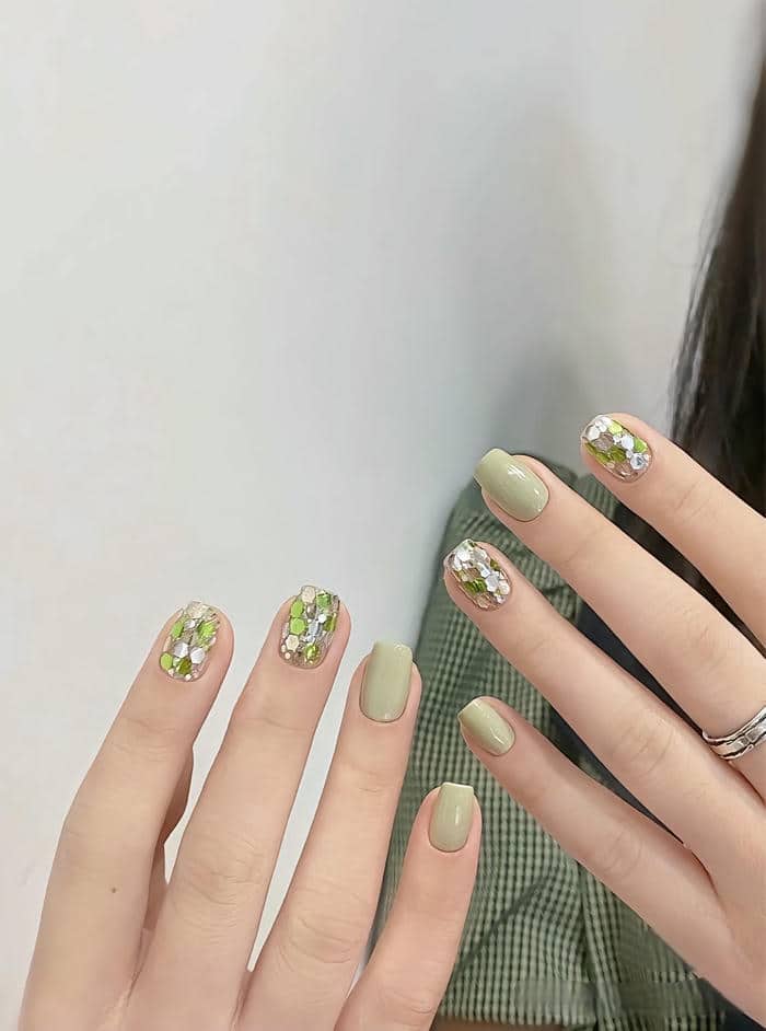mẫu nail xanh lá cho móng ngắn