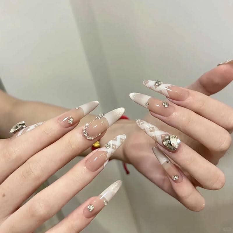 nail caro đính đá