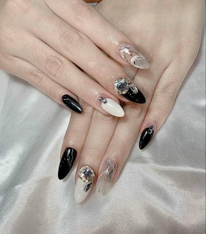nail đen trắng sang chảnh