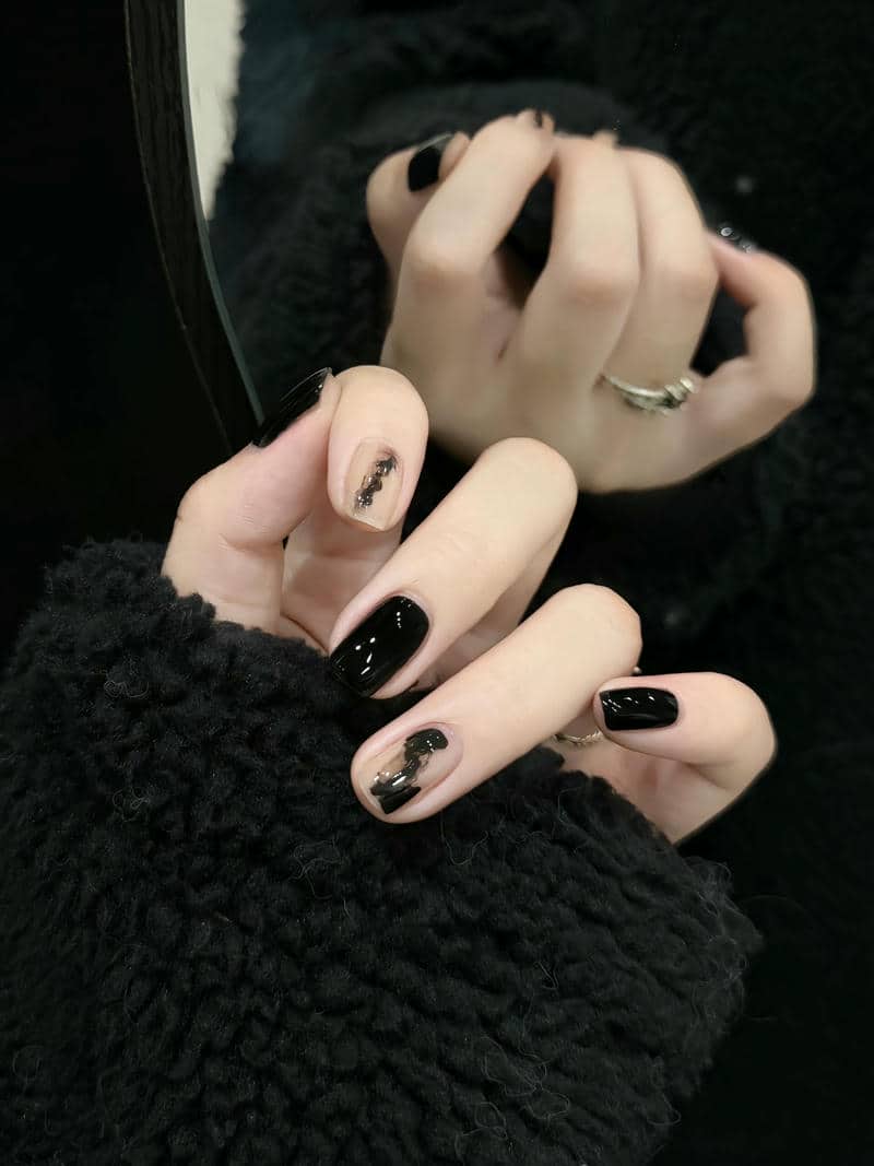 nail đen vẽ
