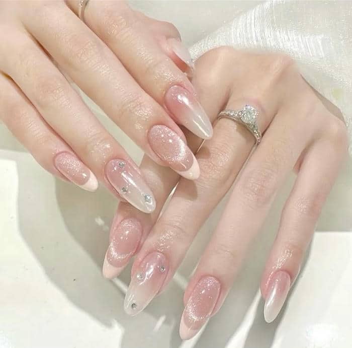 nail đính đá nhẹ nhàng