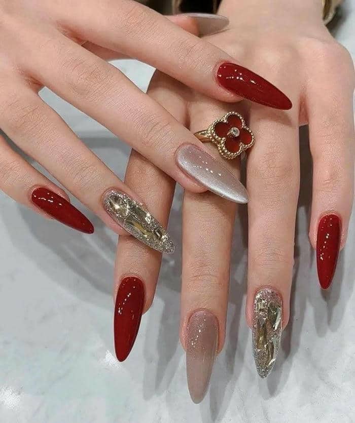 nail đính đá sang trọng màu đỏ