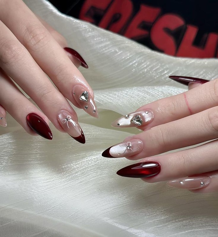 nail đính đá sang trọng màu đỏ