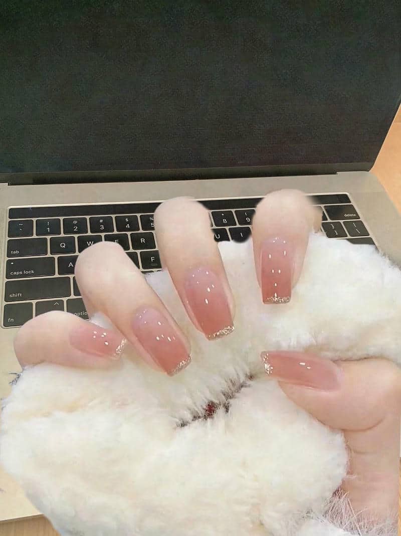 nail đơn giản cho học sinh móng dài