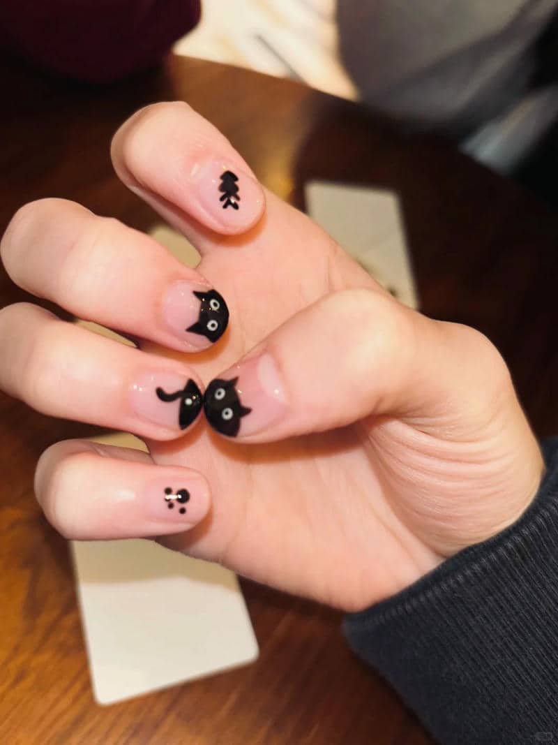 nail họa tiết hài hước