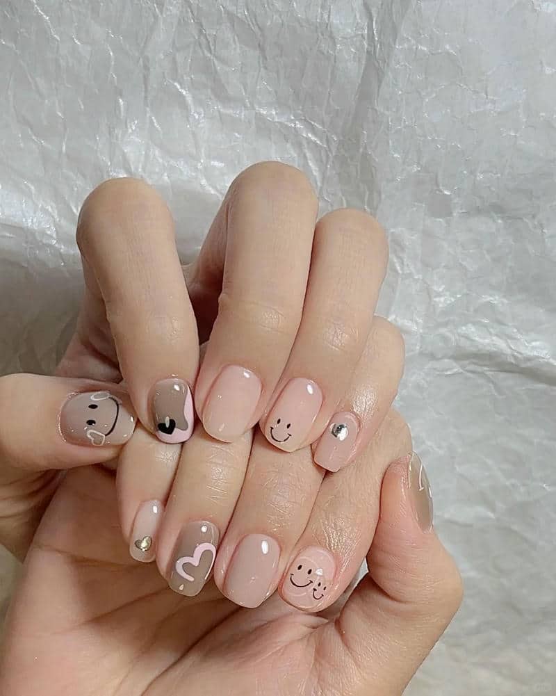nail mặt cười đơn giản