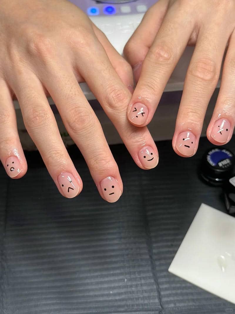 nail mặt cười