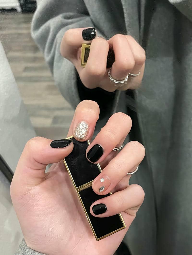 nail màu đen sang chảnh