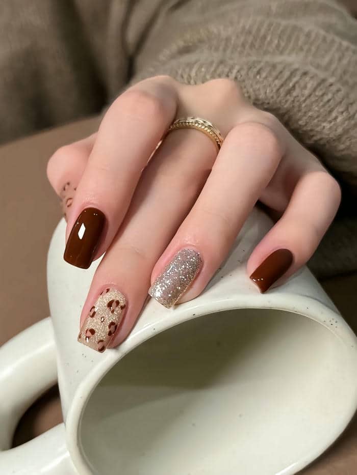 nail màu nâu đất