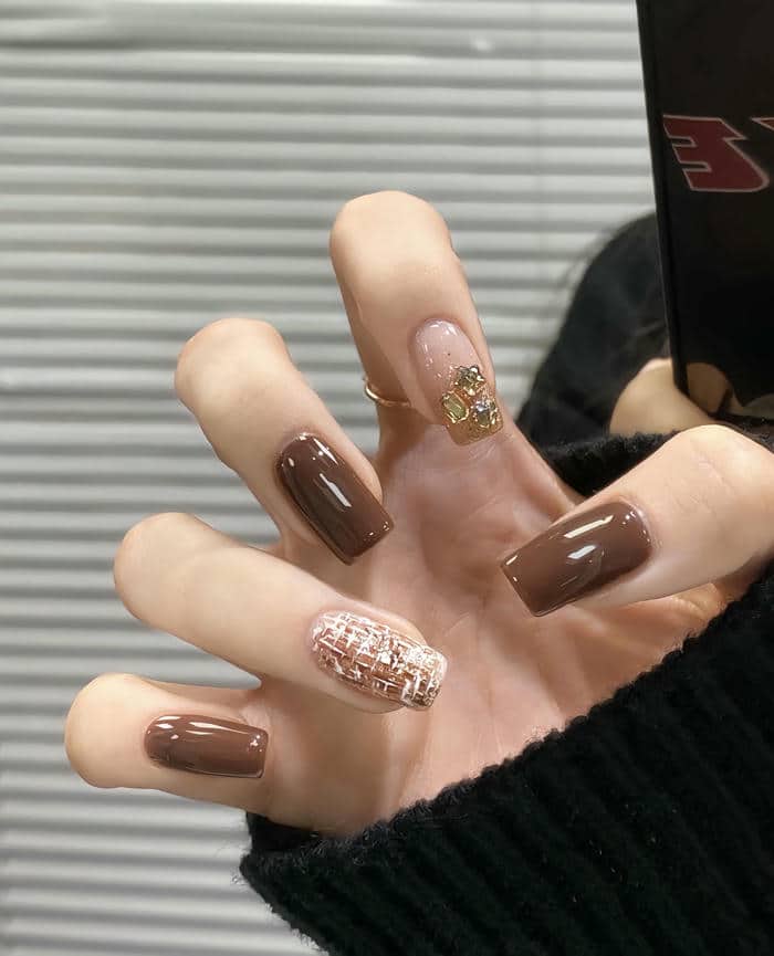 nail màu nâu tây