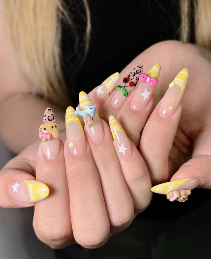 nail màu vang đơn giản