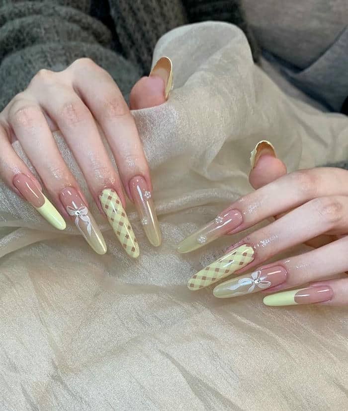 nail màu vàng nhạt