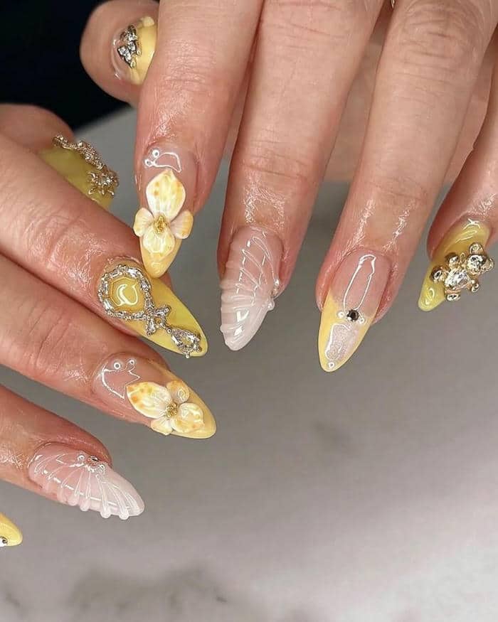 nail màu vàng