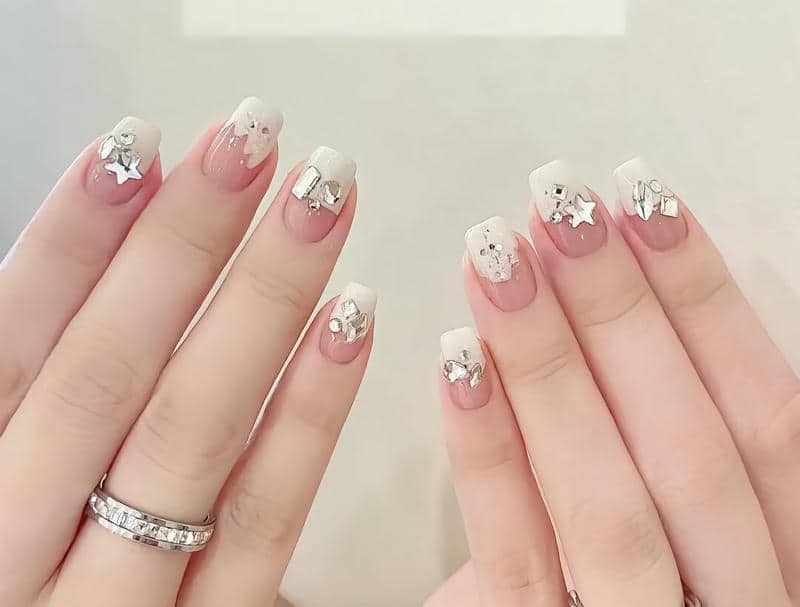 nail móng ngắn đính đá