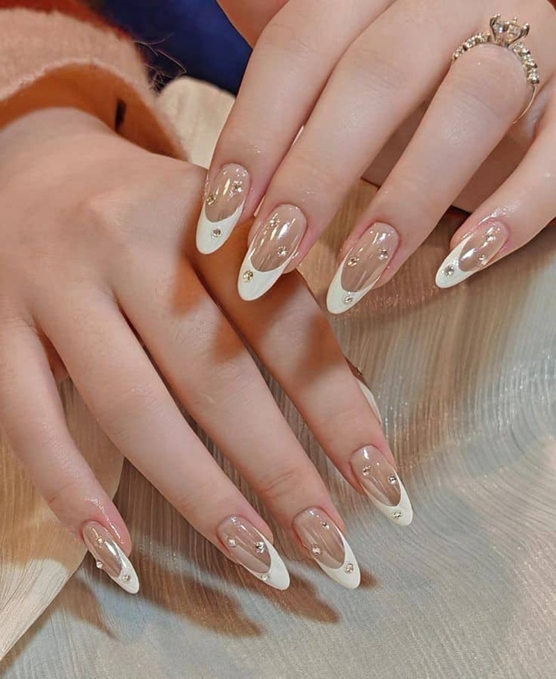 nail nâu trắng