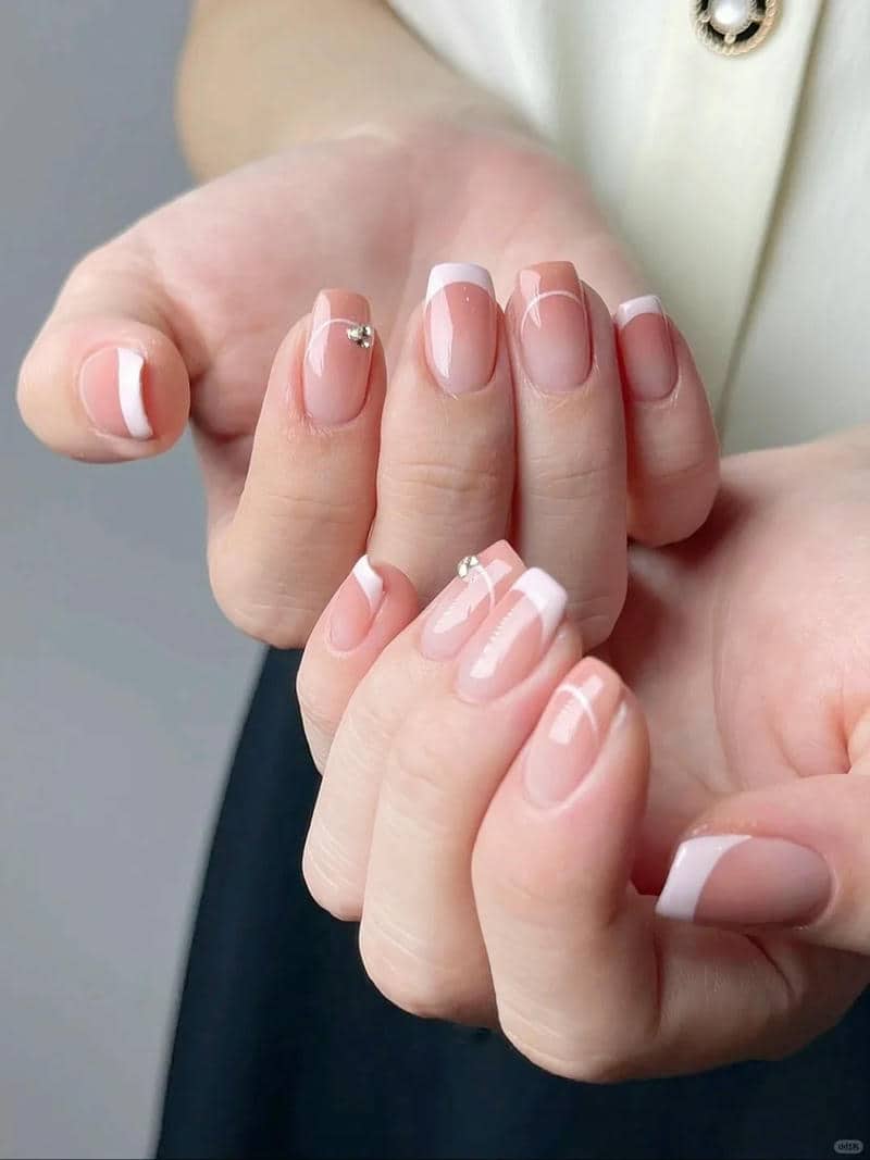 nail sơn đầu móng loang
