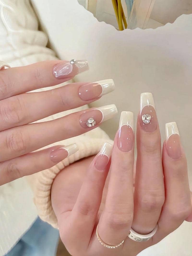 nail sơn đầu móng trắng