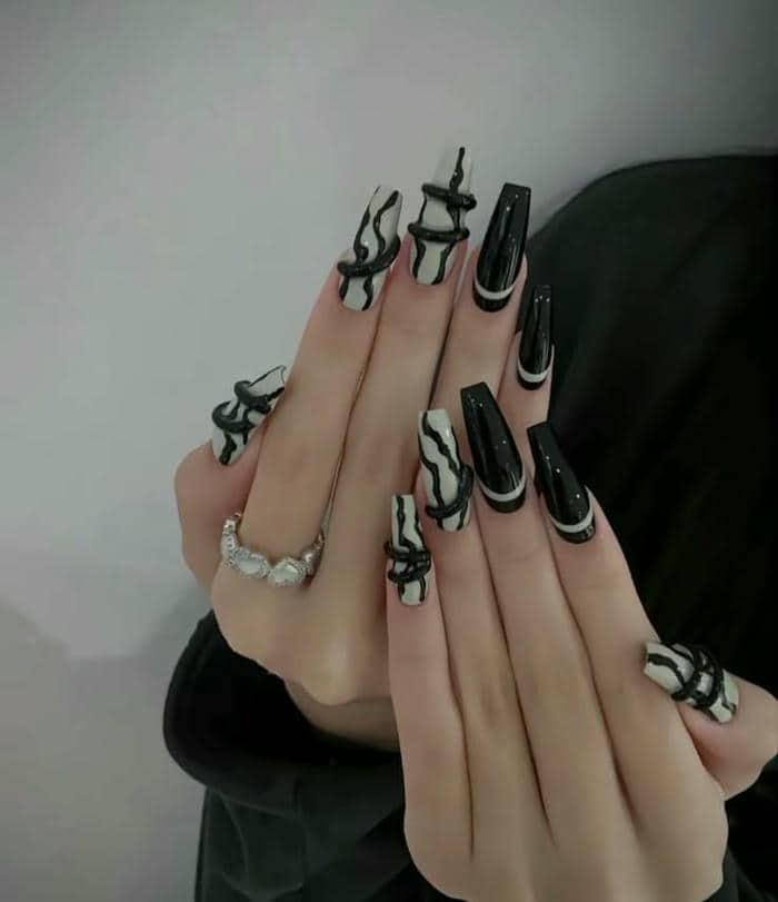 nail tông màu đen cá tính