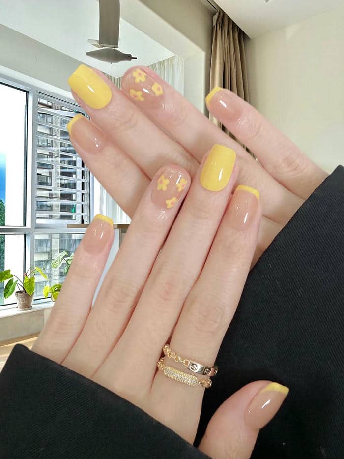 nail tông màu vàng pastel