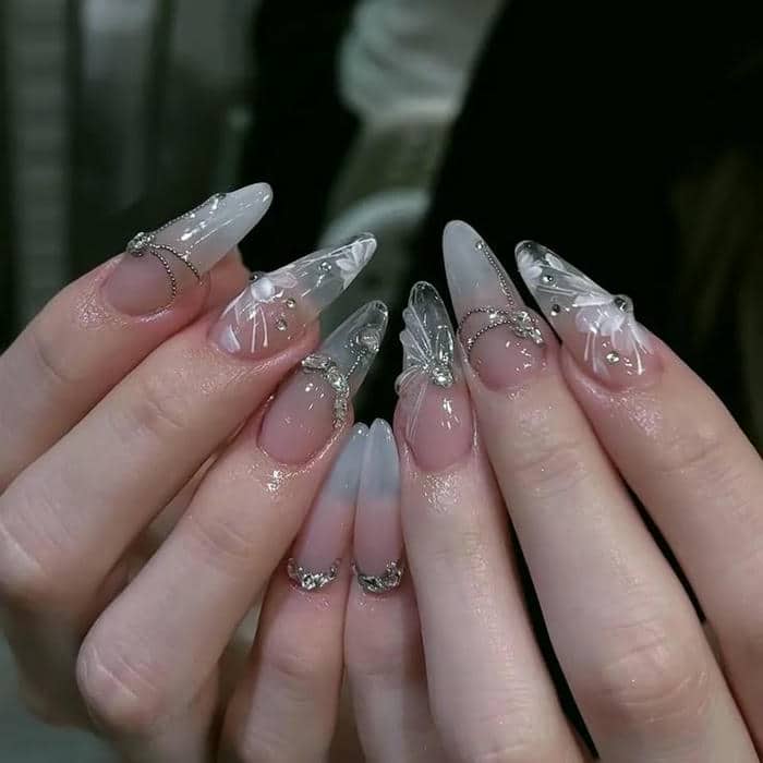 nail trong suốt đính đá sang chảnh