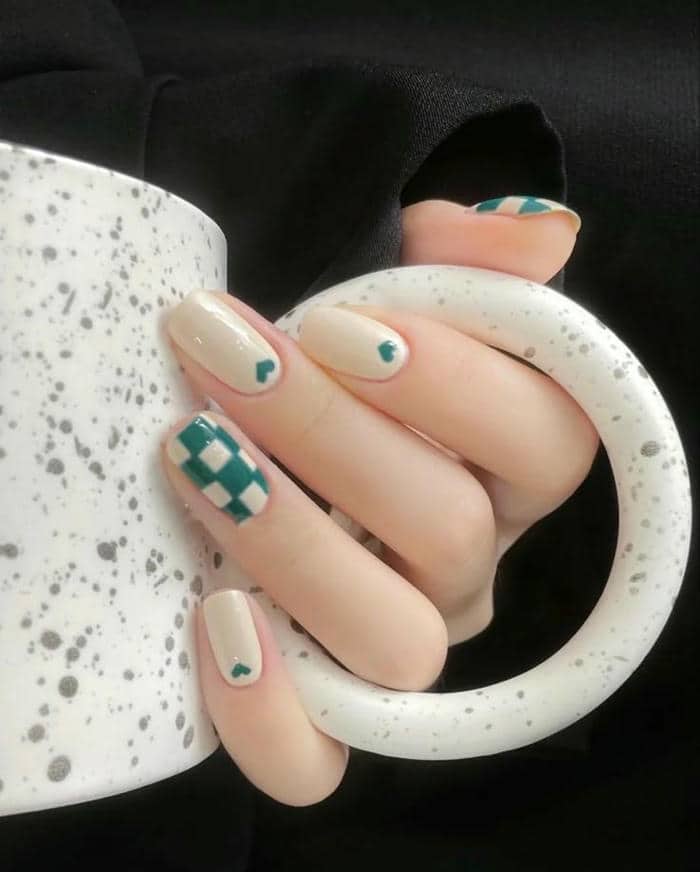 nail vẽ kẻ caro