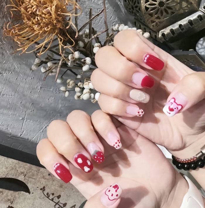 vẽ nail hoạt hình gấu dâu